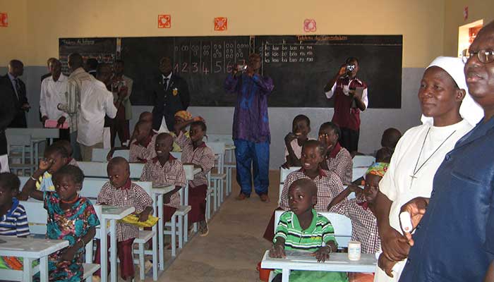 Une classe au Burkina Faso, à Dourou